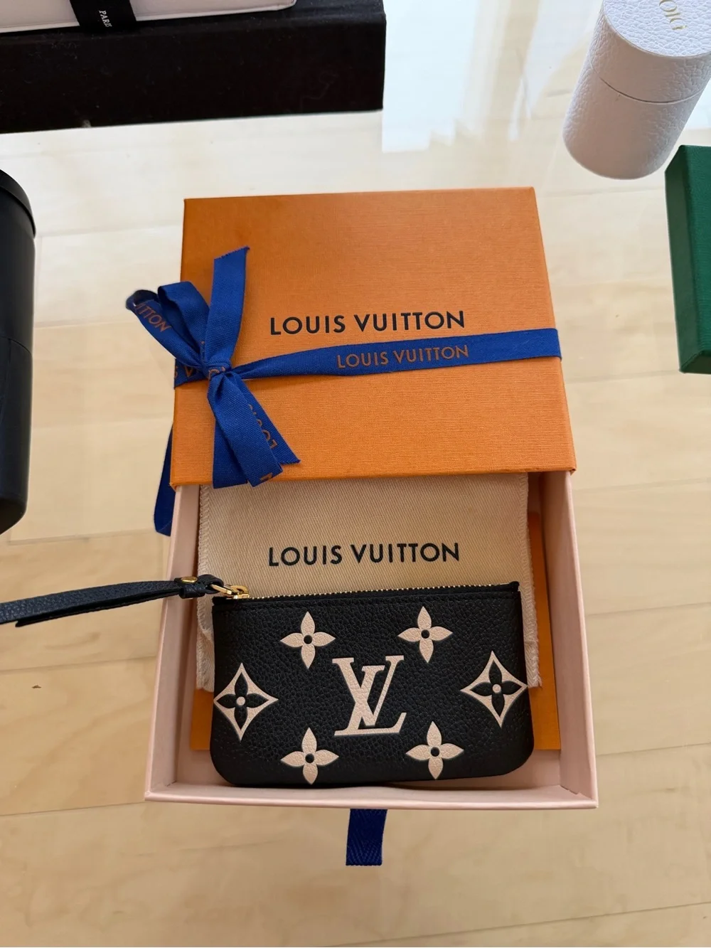 Auth Louis Vuitton key pouch in monogram empreinte leather